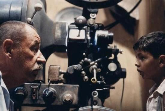 Proiettore_Prevost_Magnus-Philippe_Noiret-Salvatore_Cascio_(Nuovo_Cinema_Paradiso,_1988)